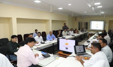 सडक़ के गड्ढे दे रहे दर्द, कलेक्टर को देना पड़े यह निर्देश