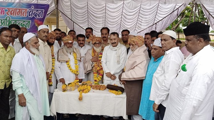 विधायक कराड़ा ने साफा बांधकर किया सम्मान