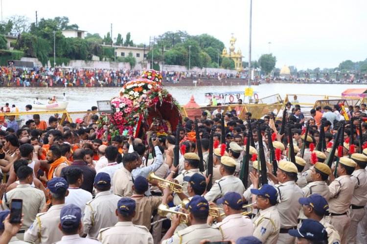 खबरीराम लाइव: पहली सवारी में राजा महाकाल का शाही अंदाज, एक लाख से ज्यादा भक्त, इंद्रदेव ने किया जलाभिषेक