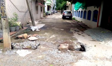 public issue : शाजापुर की पॉश कॉलोनी के यह हाल, 15 दिन से गली में ‘कैद’ 15 परिवार