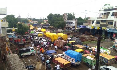 Video: मंडी प्रबंधन की लापरवाही, साढ़े छह घंटे से जाम में उलझा शाजापुर
