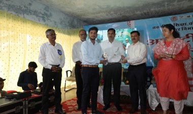 जॉब मिलने पर अपने हुनर को और निखारें: कलेक्टर  