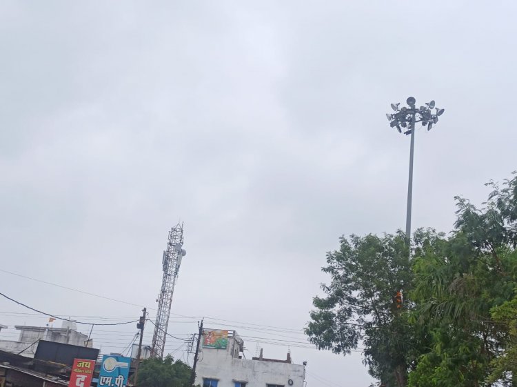 Weather Alert: बादल के साथ ठंडी हवा का डेरा, फिर बारिश का संभावना