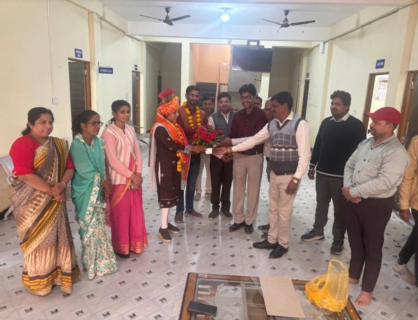 एसआईआर कार्य शतप्रतिशत पूर्ण करने पर बीएलओ एवं सहायक को किया सम्मानित