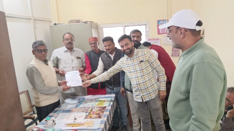 शाजापुर के व्यापारियों की सोयाबीन से भारी गाड़ियों में ड्राइवर और अन्य के द्वारा सोयाबीन चोरी