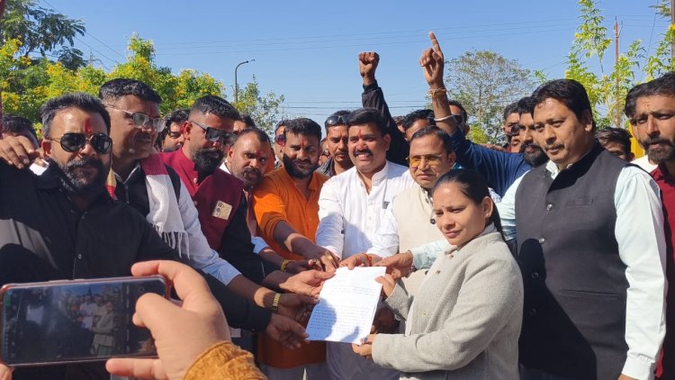 श्री राजपूत करणी सेना जिलाध्यक्ष के नेतृत्व में सर्व समाज ने सौंपा ज्ञापन