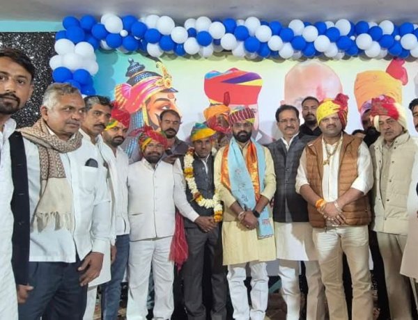 श्री राष्ट्रीय राजपूत करणी सेना के जिला अध्यक्ष धर्मेन्द्र सिंह के जन्मदिवस बड़े नेताओं की मौजूदगी दिखी