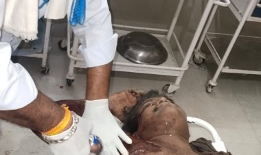 अभयपुर मंदिर के पास NH 52 पर ट्रक पलटा ड्राइवर गम्भीर घायल