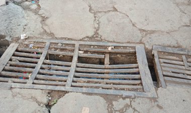 मोहर्रम से पहले वार्ड क्रमांक 10 में टूटी नाली की जाली बनी हादसे का कारण