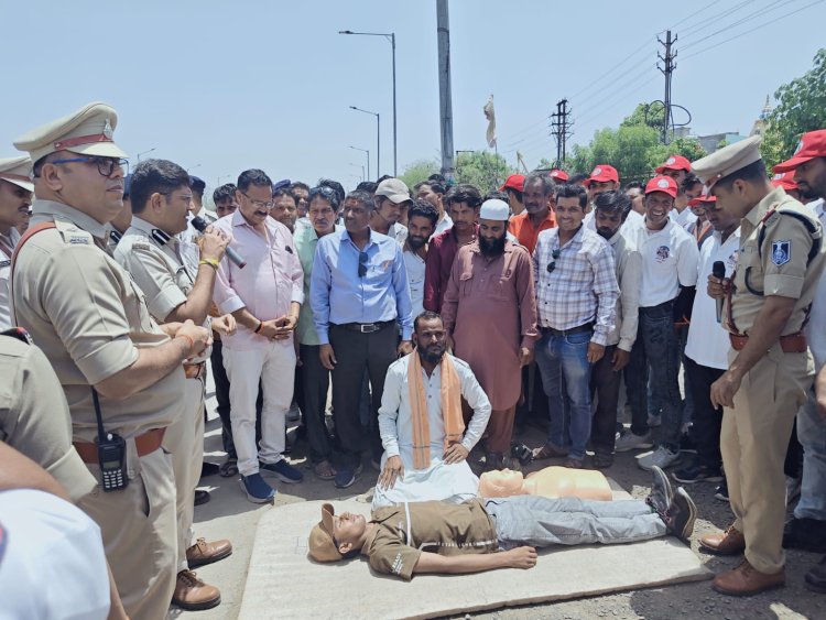 सड़क हादसों में जीवन बचाने का मंत्र: ग्रामीणों को दिया सीपीआर प्रशिक्षण