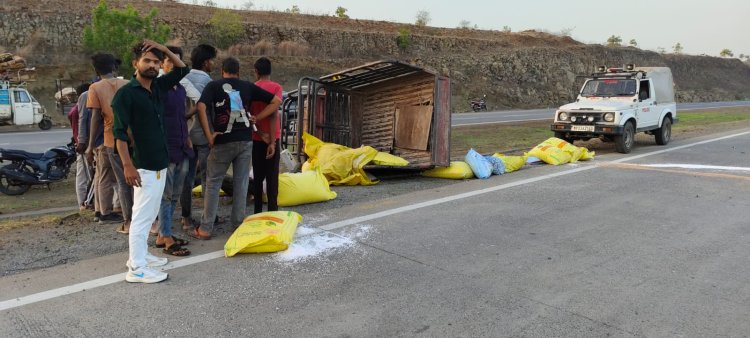 नेशनल हाईवे पर कार और लोडिंग ऑटो में भिड़ंत, दो घायल